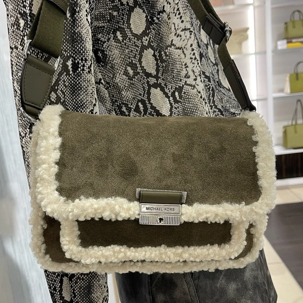MICHAEL KORS Bradshaw Medium Suede and Faux Shearling Messenger Bag
Olive 
NWT - Picture 10 of 16